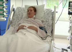 Женщина, перенесшая остановку сердца и отказ органов, пришла в себя после трех месяцев комы