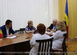 «Устала молчать, чтобы твоему ребёнку не было хуже»: в Бельцах лор выставил из кабинета женщину с ребенком