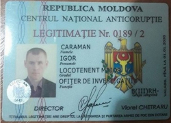 Уволенный сотрудник НЦБК, размахивая служебным удостоверением, попытался воздействовать на дорожный патруль