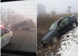 В Молдове из-за гололеда автомобили вылетают с трассы