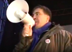 Вооруженная до зубов гвардия Порошенко спровоцировала столкновения в Киеве, - Саакашвили