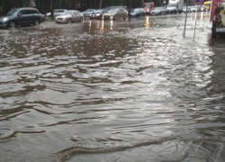 Ливень помешал сдаче выпускного экзамена: работа некоторых школ парализована