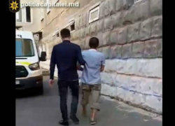 Взрослый мужчина ограбил в Кишиневе двух женщин 76 и 80 лет