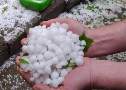 В Анений-Ной вчерашний ливень принес с собой град