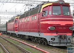 Ребенок был обуглен: взобравшегося на крышу электрички мальчика убило током