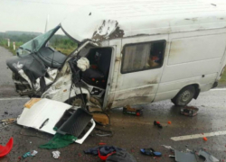 Микроавтобус занесло на скользкой дороге в Сороках: мужчина получил тяжелые травмы