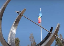 Что общего между Фалештами, Парижем и Афинами