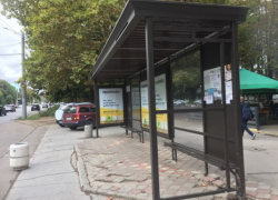 И смех, и грех - в Кишиневе разобрали хорошую остановку и установили на ее месте плохую