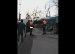 Сотрудники муниципального предприятия «Regia Autosalubritate» отобрали телефон у женщины