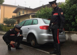 Двое граждан Молдовы с любовницами занимались автокражами в Италии 