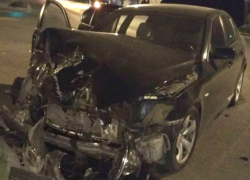 «Эпично»: два BMW разбились в ночном столкновении в Кишиневе