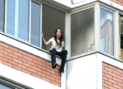 Смертельный прыжок из окна 16-го этажа в Кишиневе попыталась совершить отчаявшаяся девушка