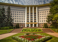 Еще 45 дней отпустили парламентской комиссии по ландромату