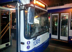 Мужчина погиб под колесами троллейбуса у кинотеатра в Кишиневе