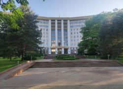 Санду зовет молодежь работать на госслужбе