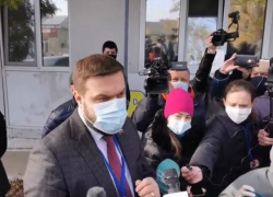 В Варнице братоубийцы кричат российскому наблюдателю "Чемодан-вокзал-Россия!"