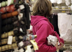 Попытку дерзкой кражи модных обновок предприняли три подружки в магазине Рыбницы 