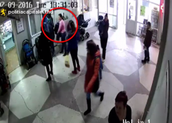 Кишиневская полиция разыскивает двух женщин, которые обокрали молодую маму