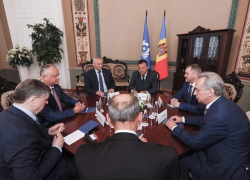 Гречаный не поехала в Санкт-Петербург, чтобы продолжить переговоры по формированию парламентского большинства, - Додон