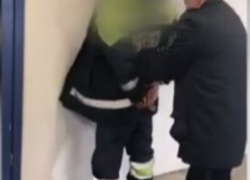 Задержаны двое сотрудников аэропорта Кишинева, воровавших вещи из багажа пассажиров