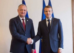 Додон поздравил Макрона с днем рождения