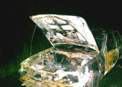 Муж и жена в Рыбнице спичками сожгли собственный автомобиль