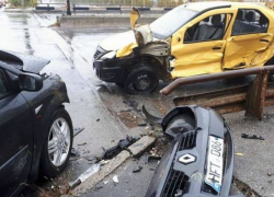 В жестком столкновении на Телецентре пострадали два легковых автомобиля