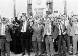 2 февраля 1993 - Унионисты идут... в отставку