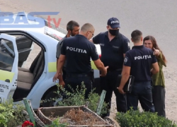 Боевик на улице в Басарабяске - недовольные клиенты банка спровоцировали вмешательство полиции