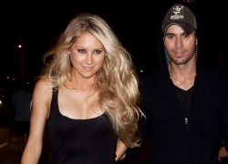 Скрывавшая беременность Анна Курникова родила близнецов Энрике Иглесиасу