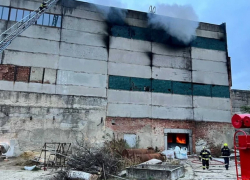 В Бельцах полыхал кирпичный завод