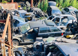 Обезврежена крупная группировка, которая нелегально переделывала старые машины и продавала их в Молдове