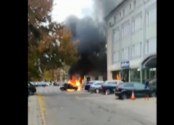 В центре города рядом с бывшей резиденцией Плахотнюка сгорели два автомобиля