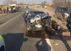 Подробности ужасной аварии под Бельцами, унесшей жизни 32-летнего мотоциклиста и 19-летней девушки - в столкновении виновен водитель авто