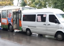 Троллейбус врезался в маршрутку с пассажирами на Буюканах