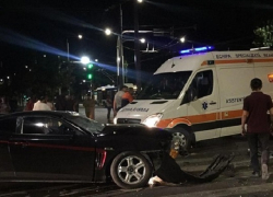 Зрелищное столкновение троллейбуса и Hyundai в центре Кишинева попало на видео