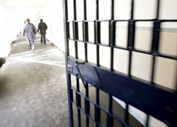 Заключенный пенитенциарного учреждения №5 в Кагуле воткнул себе нож в грудь (18+)