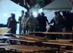 Массовая драка на День вина. Очевидцы засняли группу дерущихся парней