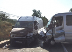 Микроавтобус из Молдовы столкнулся с автомобилем в Яссах: 11 пострадавших