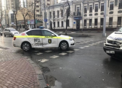 Не поделили дорогу: полицейский автомобиль и «скорая помощь» столкнулись в центре Кишинева