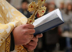 Молдавские священники призывают отказаться от пикников на кладбищах