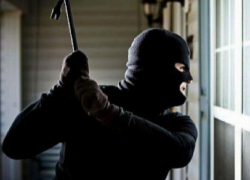 Ограбление в Дрокии – воры украли крупную сумму у бывшего главы банковского отделения, прихватив и оружие 