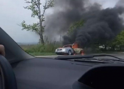 Под Теленештами на трассе сгорел автомобиль Audi