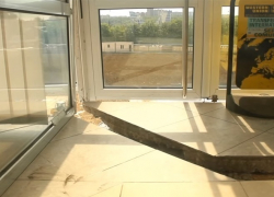 Здание банка на Рышкановке пострадало от провала грунта не только снаружи, но и внутри