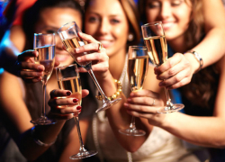 Алкогольный напиток для страстного качественного секса назвали ученые