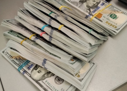 60 тысяч долларов, спрятанные в потайных кармашках в одежде - деконспирация в аэропорту