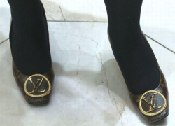 Марина Таубер явилась в парламент в шикарных туфлях от Луи Виттон: «Это подарок мужчины моей жизни»