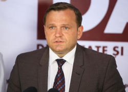 Андрей Нэстасе угрожает социалистам судом