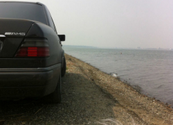 Водитель на "Мерседесе" угодил в озеро, пытаясь скрыться от полиции в Комрате