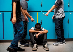 Подростки издеваются над сверстниками: причины буллинга